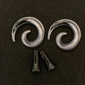 4G earrings